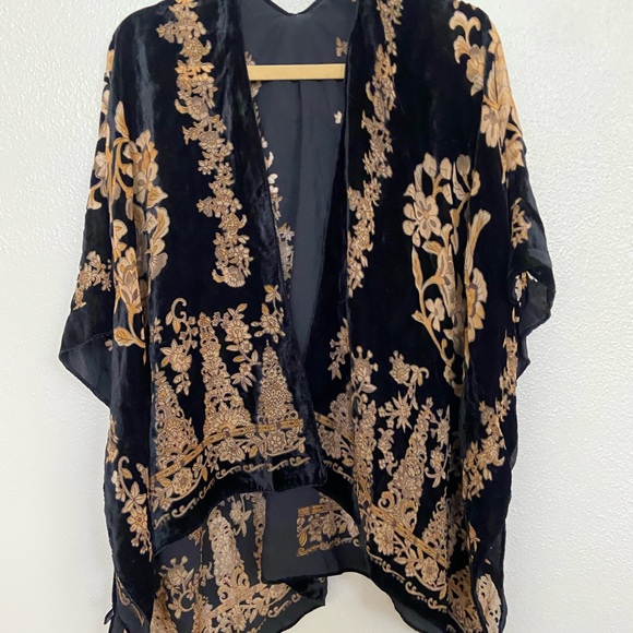 Tops - Black and Gold Floral Kimono